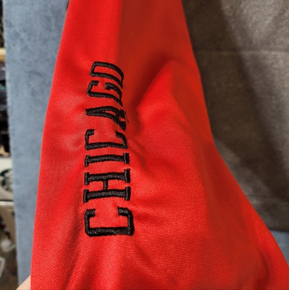 NHL Chicago Blackhawks Hoodie Men's 2XL Red/Gray Embroidered Hooded Sweatshirt - Picture 3 of 10